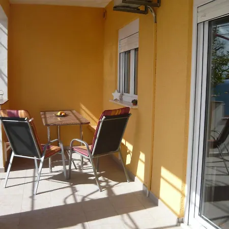 Apartment With A Parking Space Mali Rat Dugi Rat